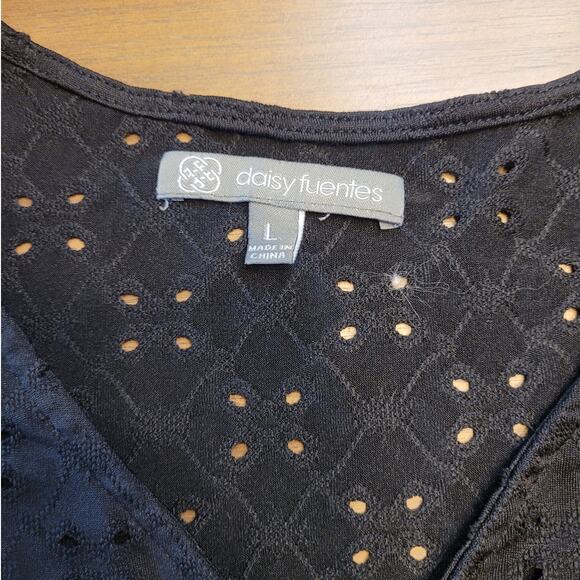 Daisy Fuentes Women’s Floral Cutout Black V-Neck Flutter Sleeve Top L EUC - Picture 5 of 7